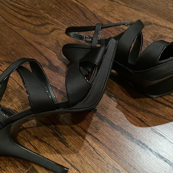 Shoes - Picture 2 of 6